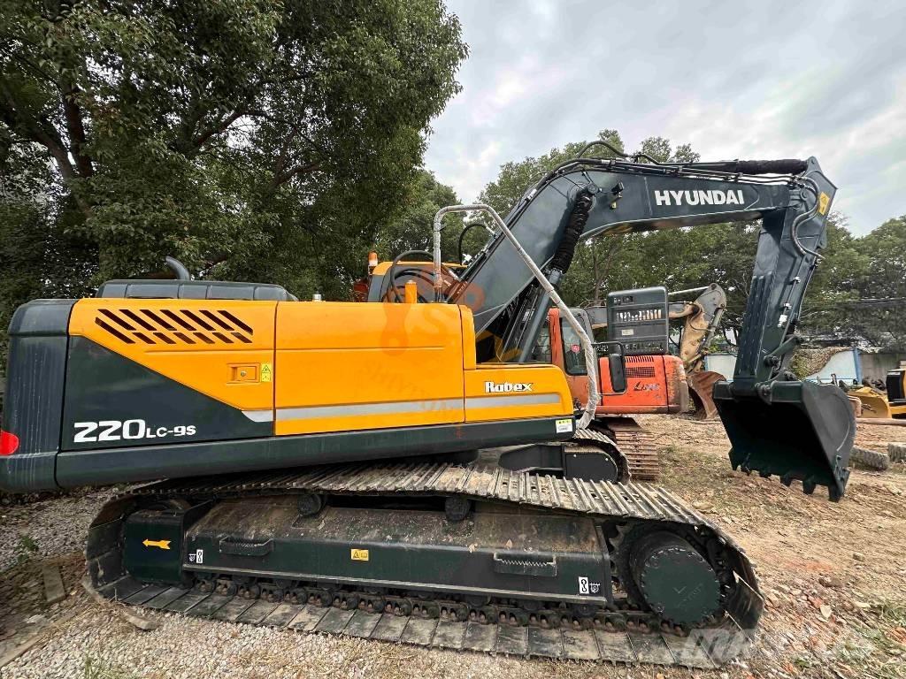 Hyundai Robex 220-9 Гусеничні екскаватори