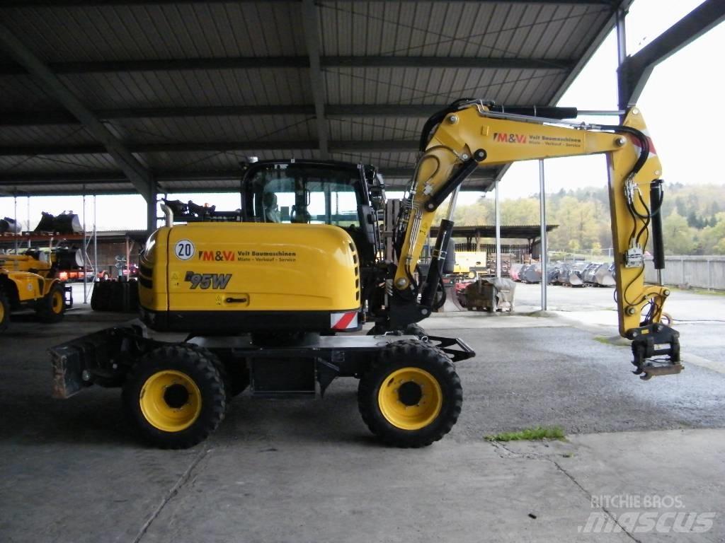 Yanmar B95W Колісні екскаватори