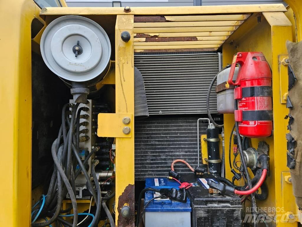 Komatsu PW 130ES-6K Колісні екскаватори