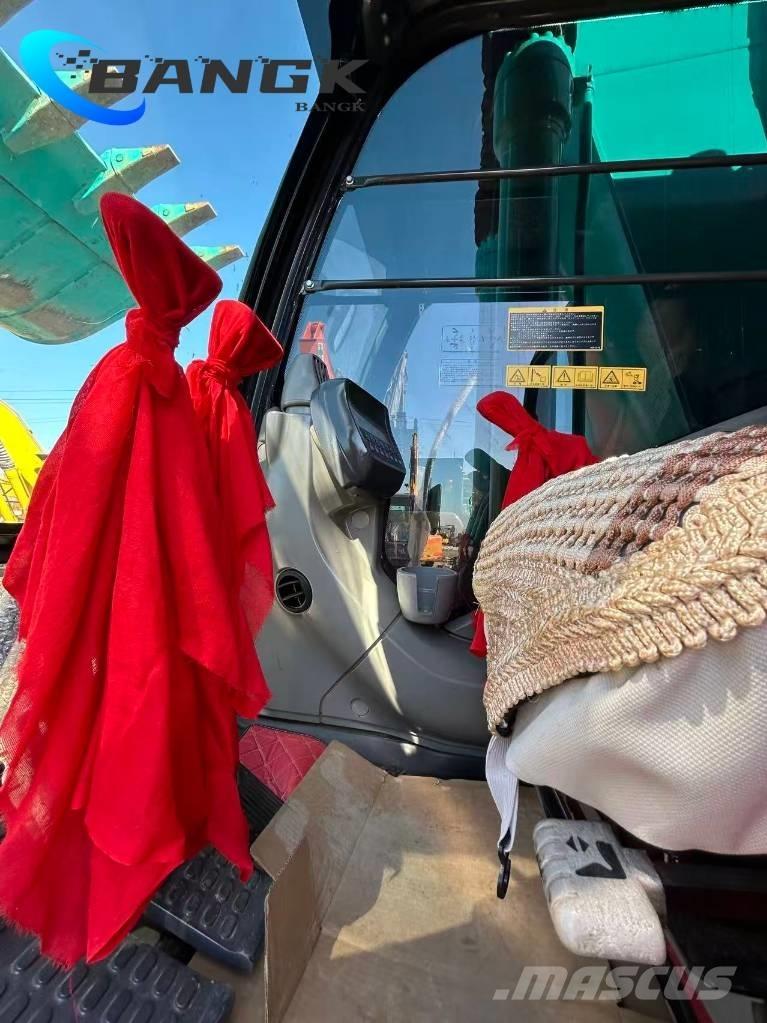 Hitachi ZX 200 Гусеничні екскаватори