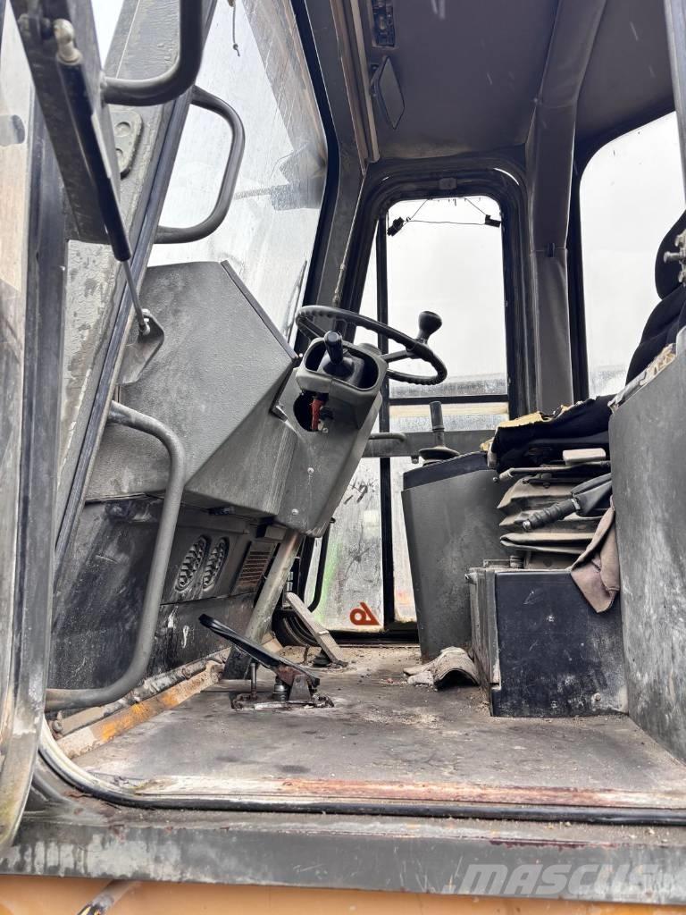 Hanomag 70 E Фронтальні навантажувачі