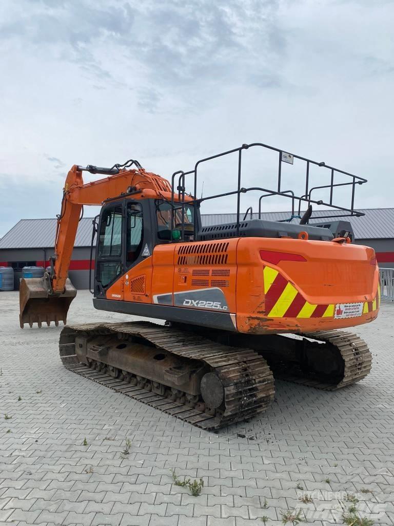 Doosan DX 225 LC Гусеничні екскаватори