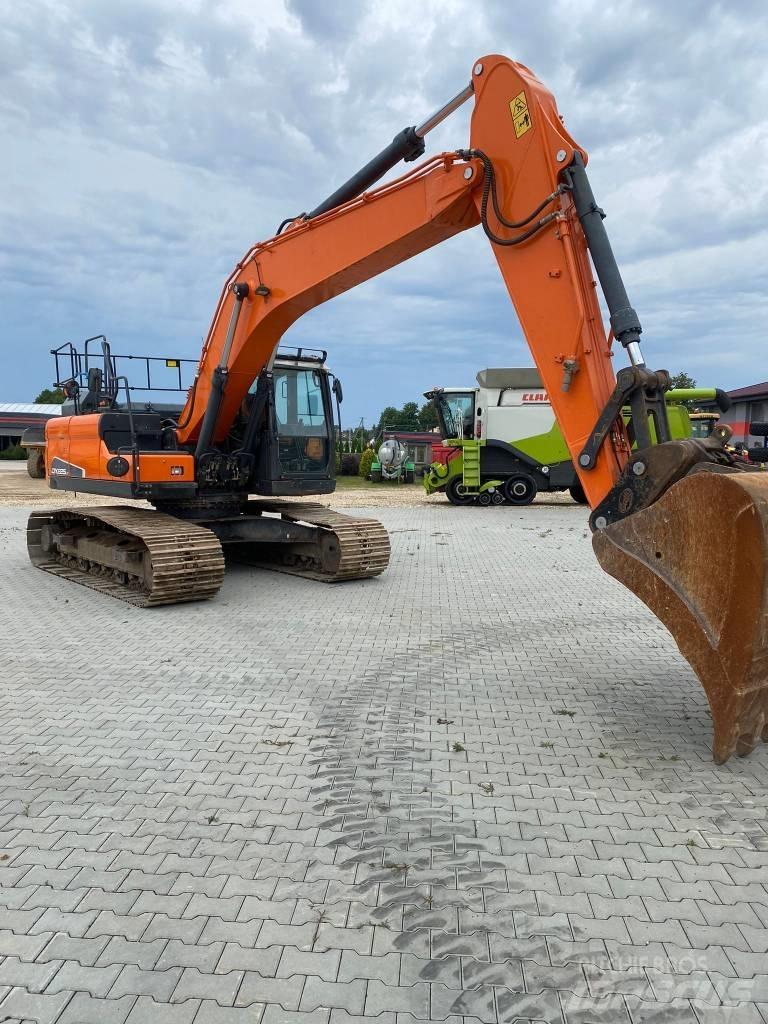 Doosan DX 225 LC Гусеничні екскаватори