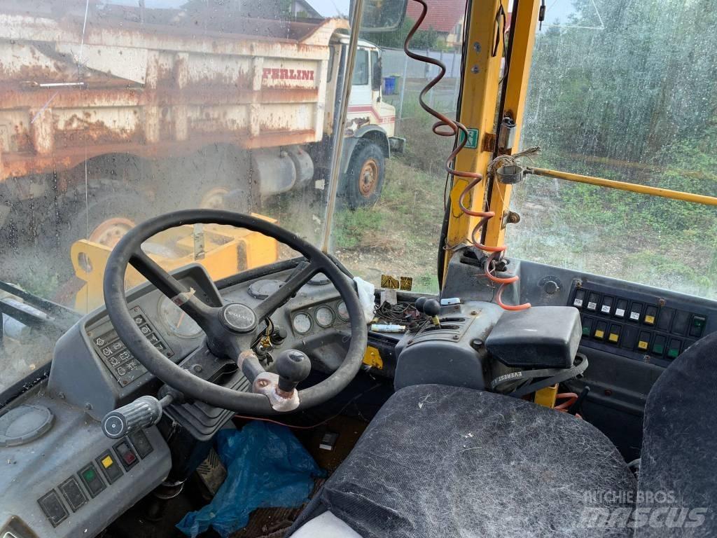 Volvo L 120 C Фронтальні навантажувачі