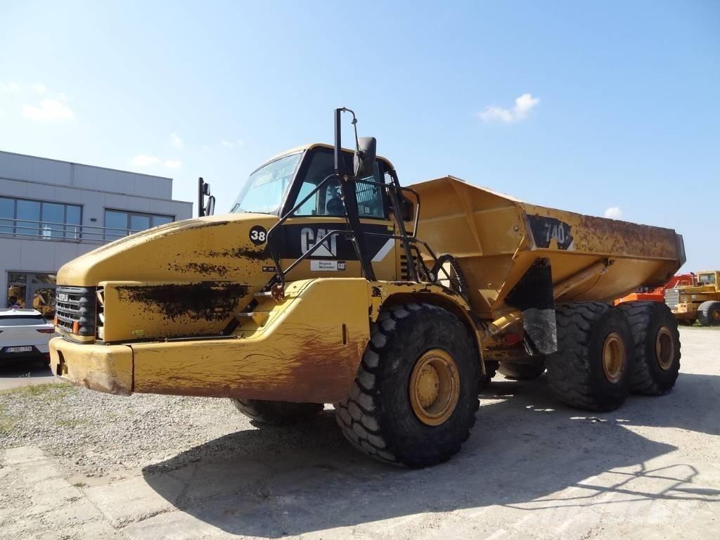 CAT 740 Зчленовані самоскиди