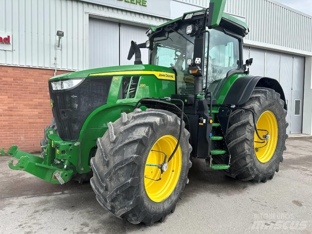 John Deere 7R 330 Трактори