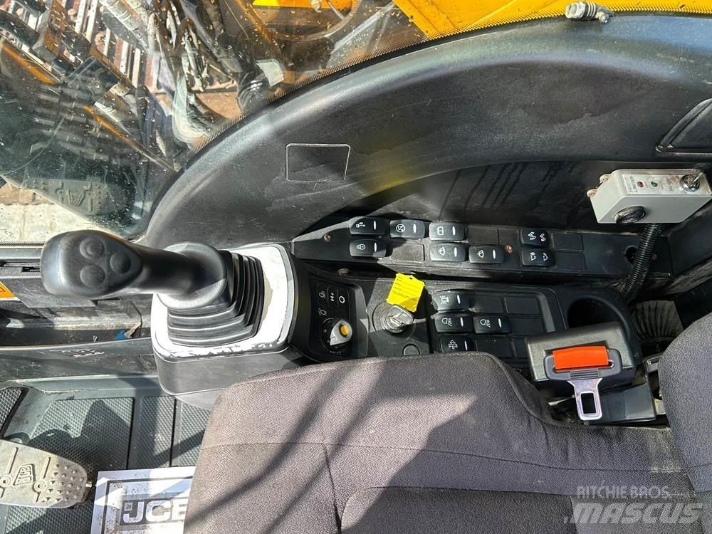 JCB JS220 LC Гусеничні екскаватори