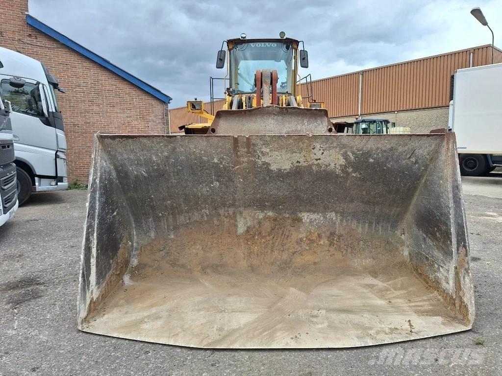 Volvo L220D Фронтальні навантажувачі