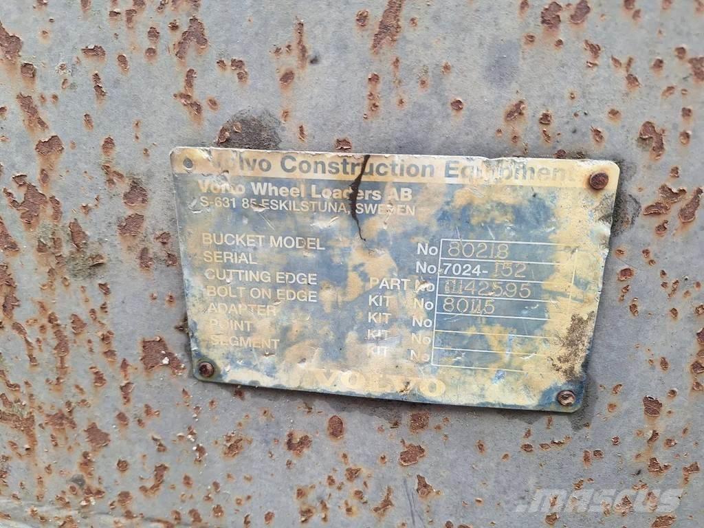 Volvo L220D Фронтальні навантажувачі