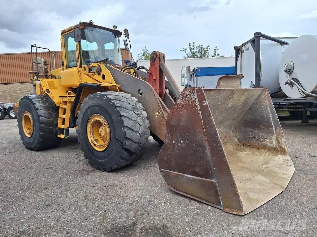 Volvo L220D Фронтальні навантажувачі