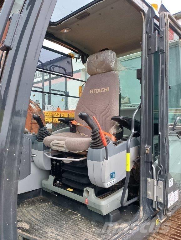 Hitachi ZX130 Гусеничні екскаватори