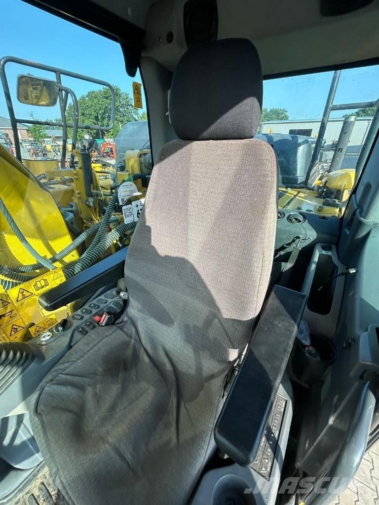 Komatsu PC 210 LC-11 Гусеничні екскаватори