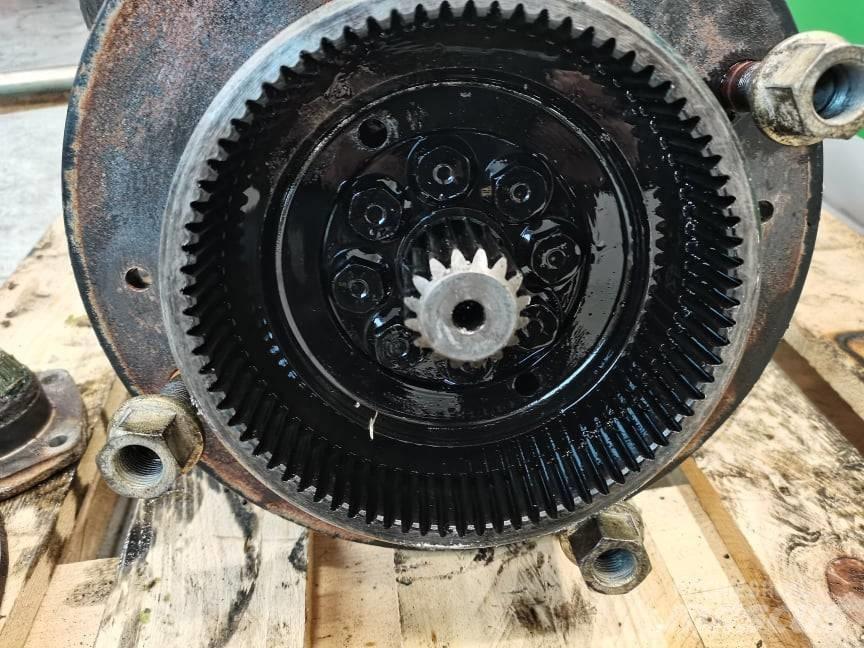 JCB 520-40 reducer Осі