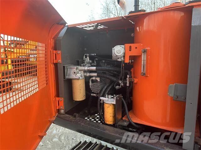 Hitachi zx120 Гусеничні екскаватори