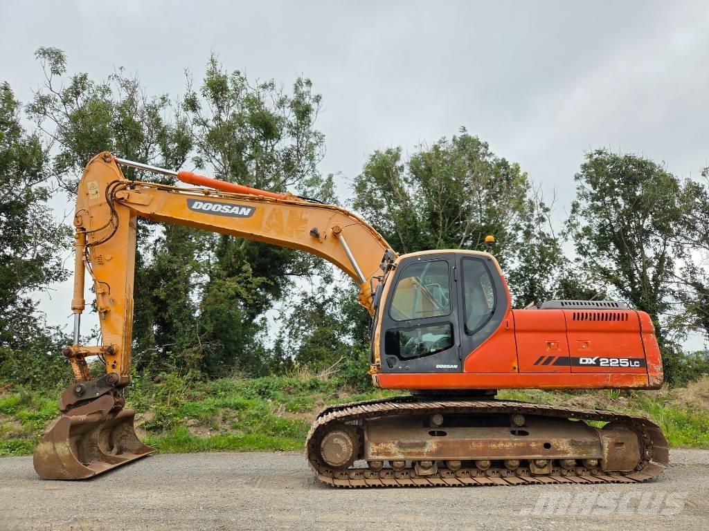 Doosan DX 225 LC Гусеничні екскаватори