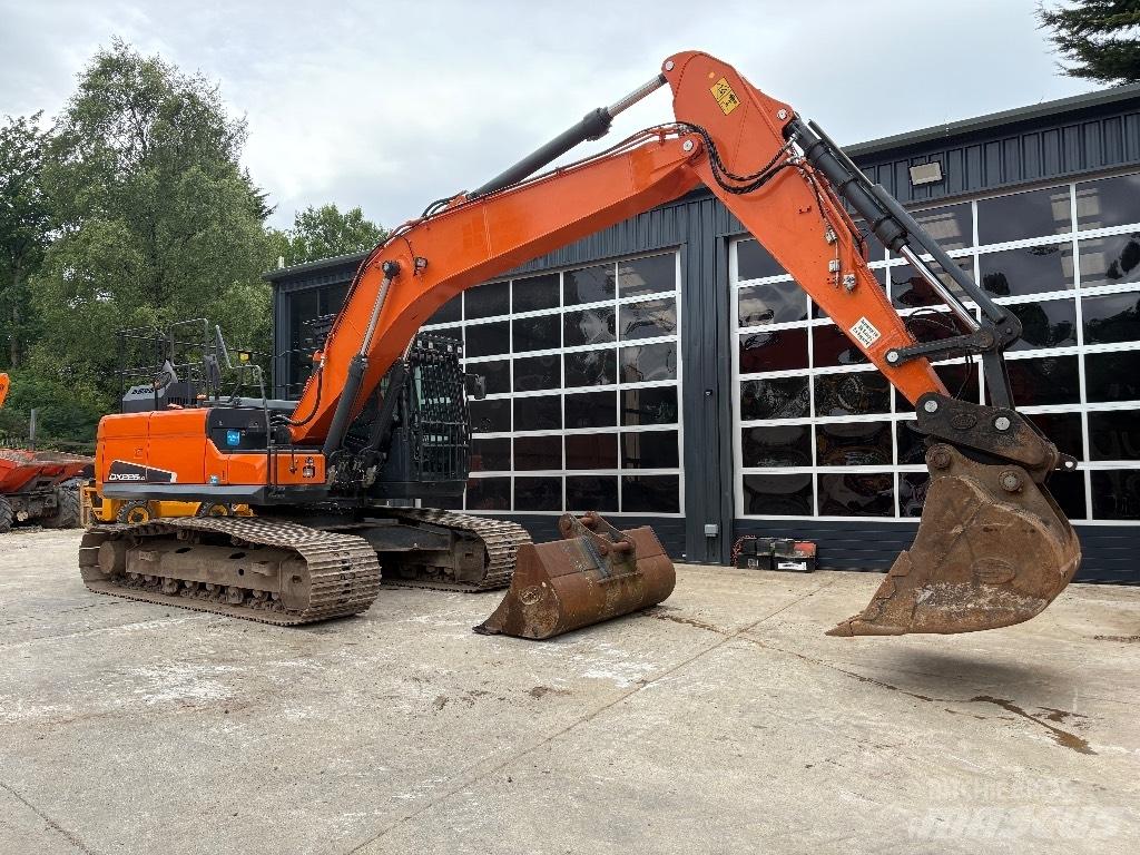 Doosan DX 225 LC-5 Гусеничні екскаватори