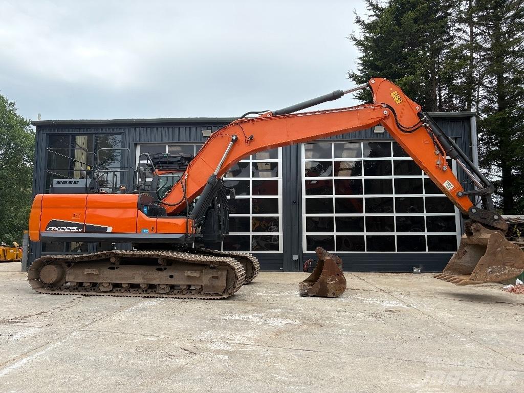 Doosan DX 225 LC-5 Гусеничні екскаватори