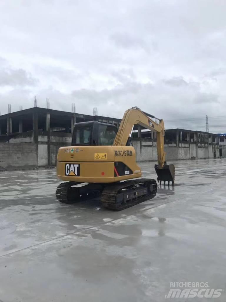 CAT 307 D Середні екскаватори 7т. - 12т.