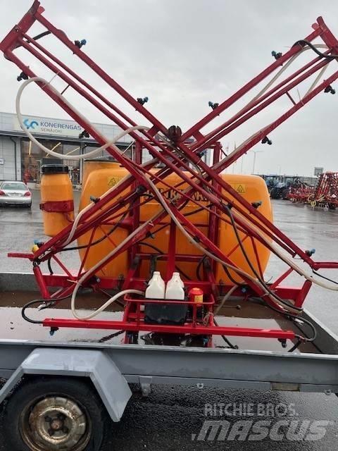 Junkkari 700/12 Навісні обприскувачі