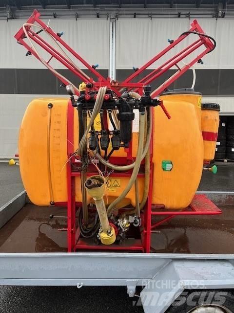 Junkkari 700/12 Навісні обприскувачі