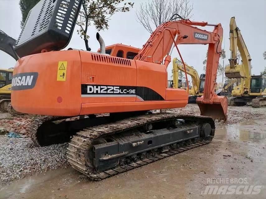 Doosan 225 LC-9 Гусеничні екскаватори