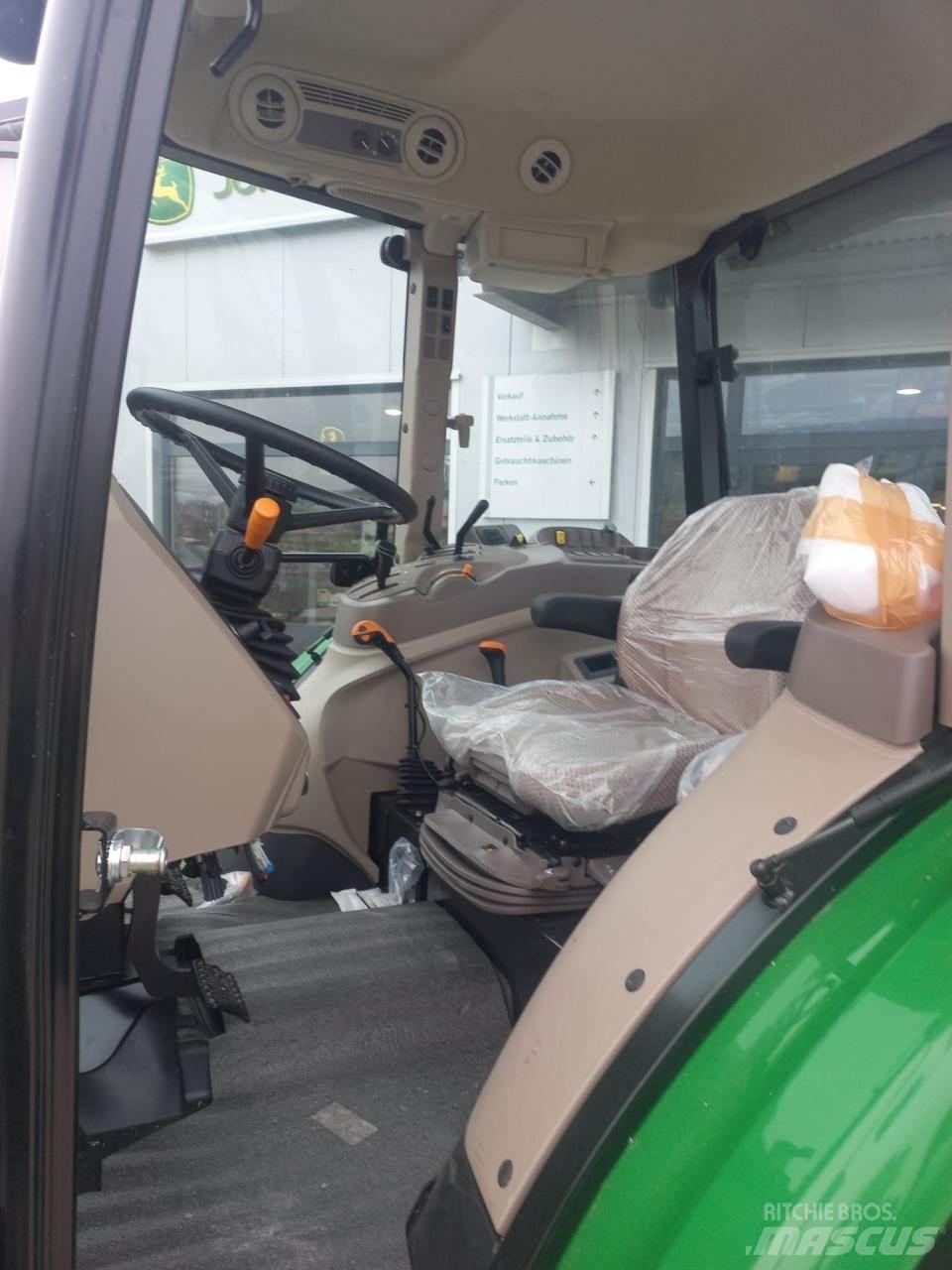 John Deere 5067E Трактори