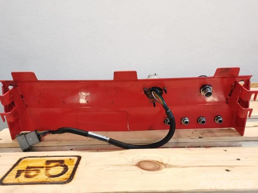 Manitou MLT shield Кабіна