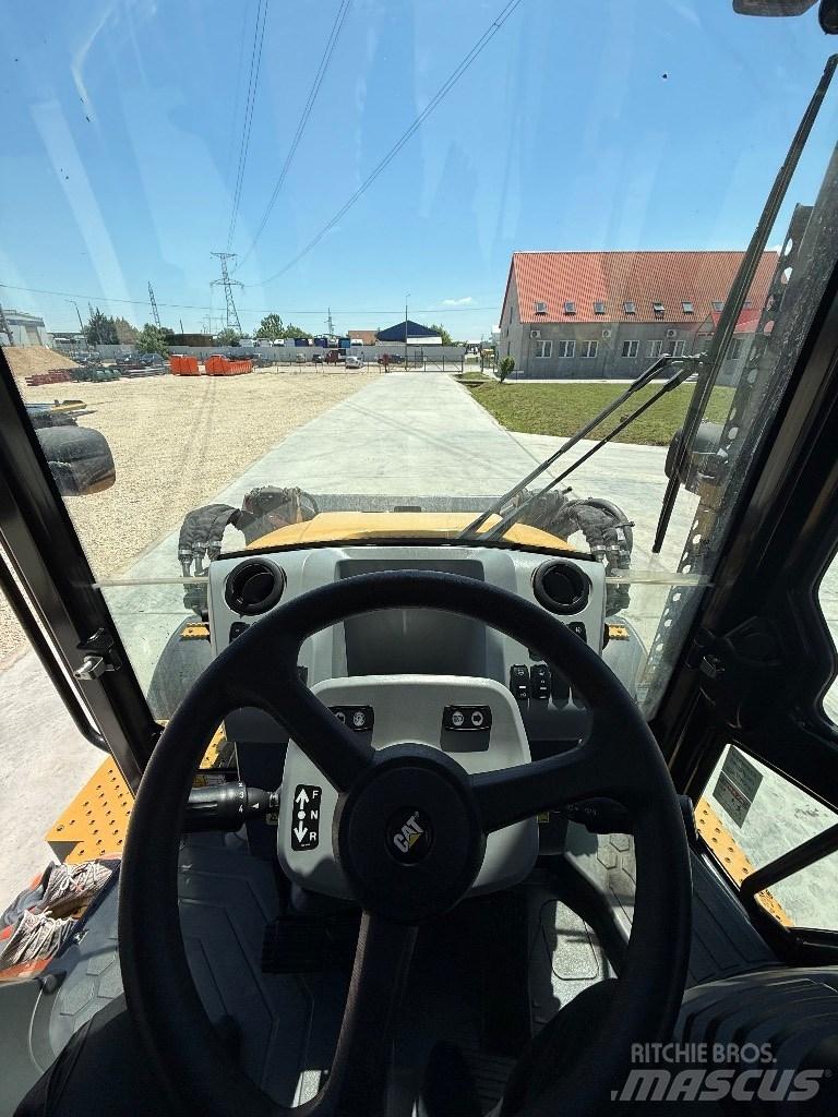 CAT 432f2 Екскаватори-навантажувачі