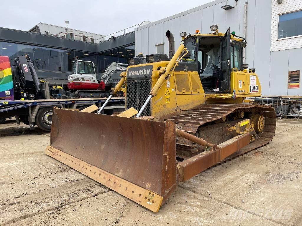 Komatsu D 65 PX-18E0 Гусеничні бульдозери