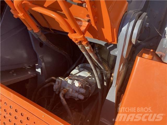 Hitachi ZX 250 Гусеничні екскаватори