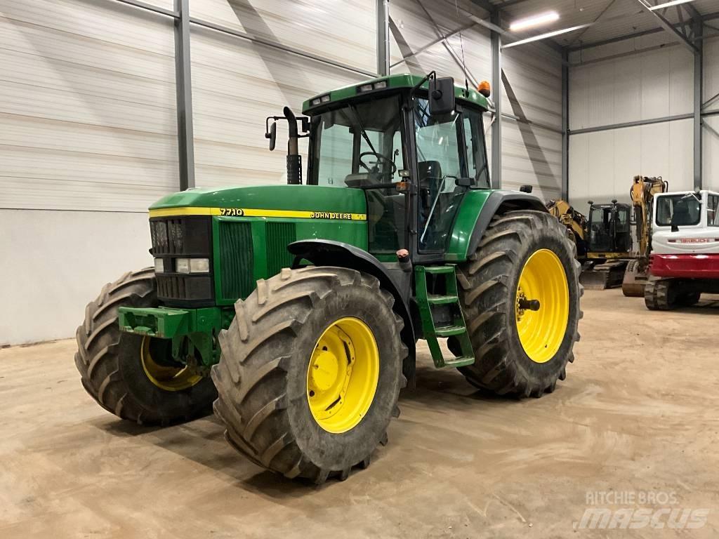John Deere 7710 Трактори