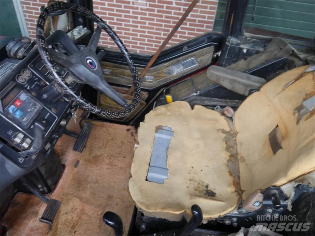 Case IH IHC 3588 Трактори