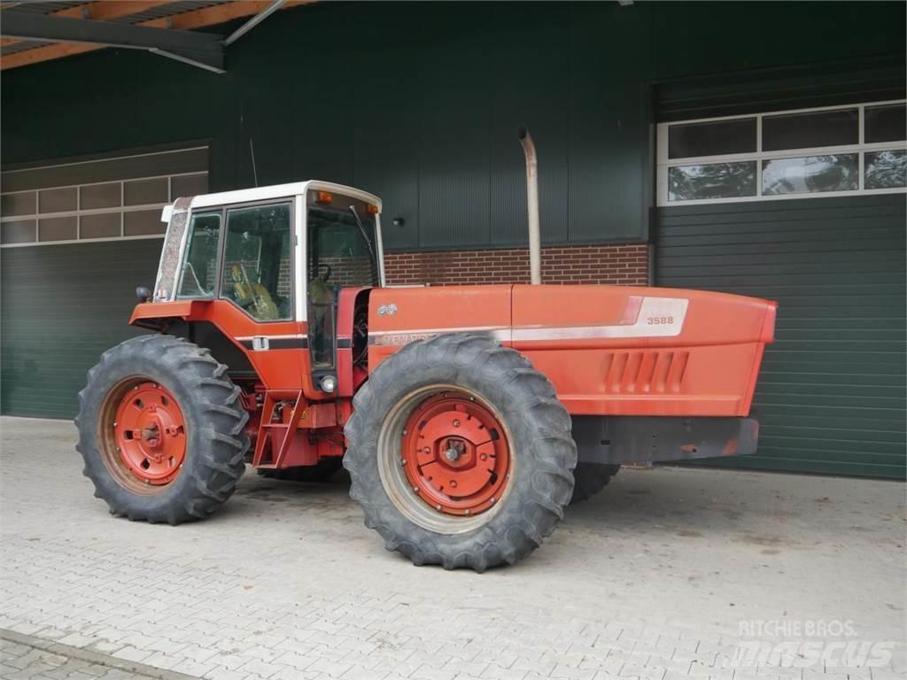 Case IH IHC 3588 Трактори
