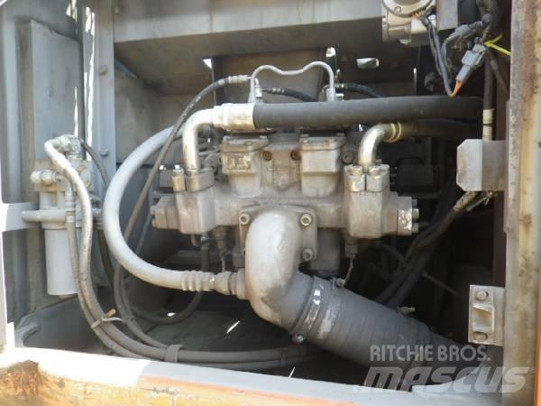 Hitachi EX200-5E Гусеничні екскаватори