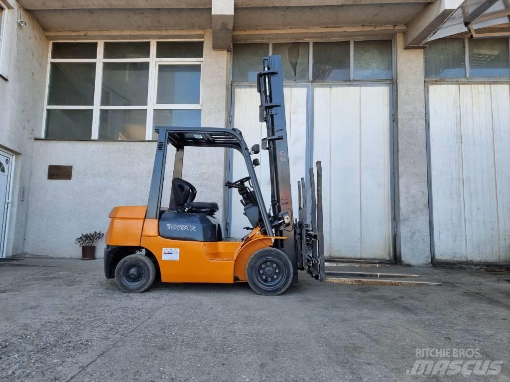 Toyota 02-7 FD 25 Дизельні навантажувачі