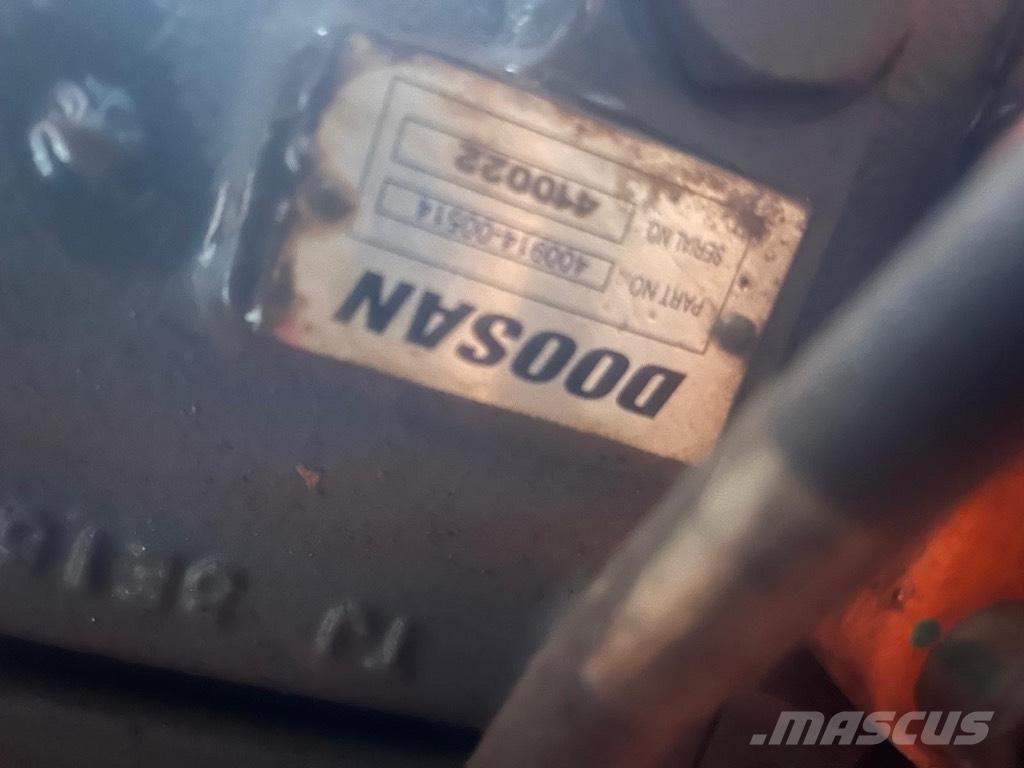 Doosan DX 140 Гусеничні екскаватори