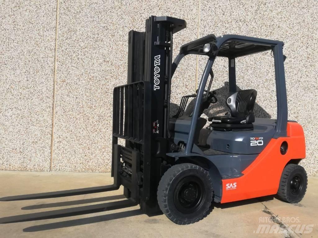 Toyota 02-8 FG F 20 Газові навантажувачі