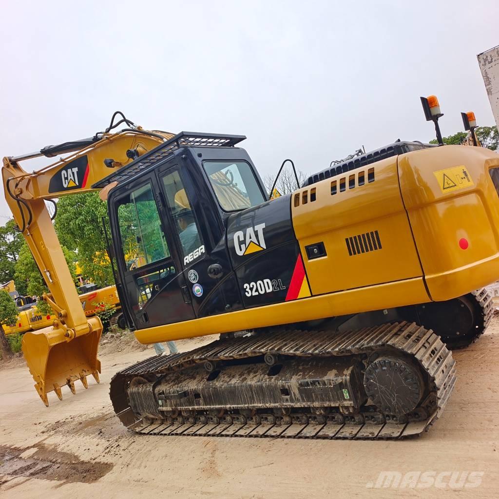 CAT 320 D2L Гусеничні екскаватори