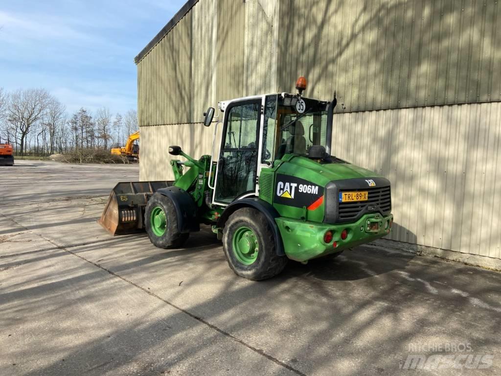 CAT 906M Фронтальні навантажувачі