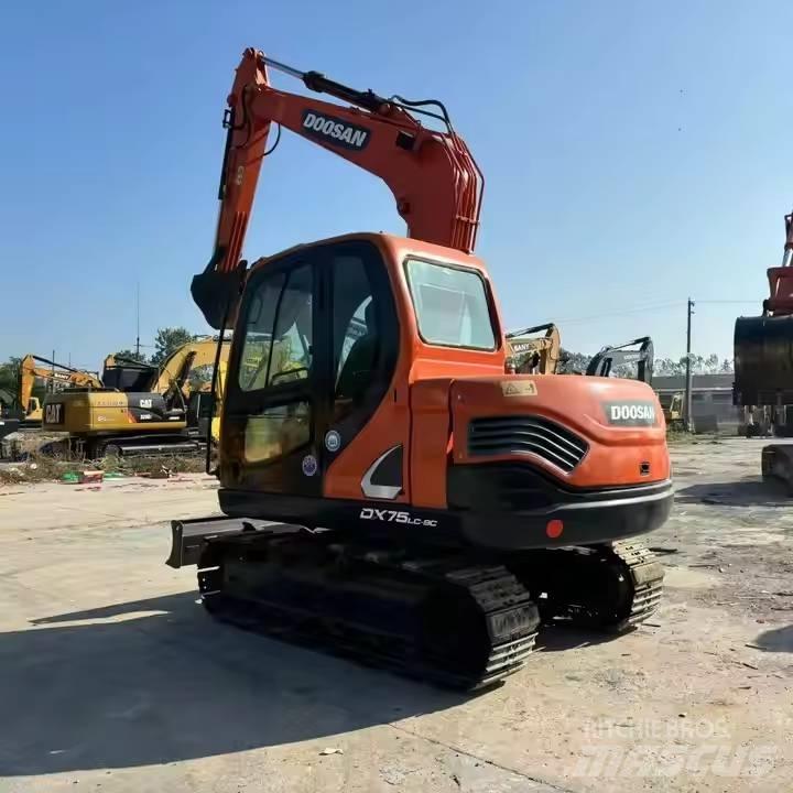 Doosan DX75-9C Середні екскаватори 7т. - 12т.