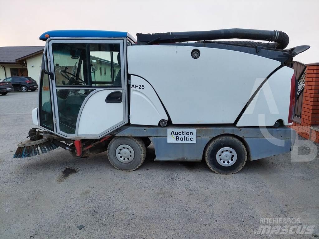 Johnston 142A 101T Підмітальні машини