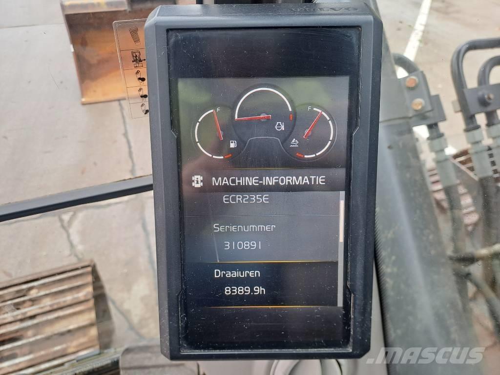 Volvo ECR 235 E Гусеничні екскаватори