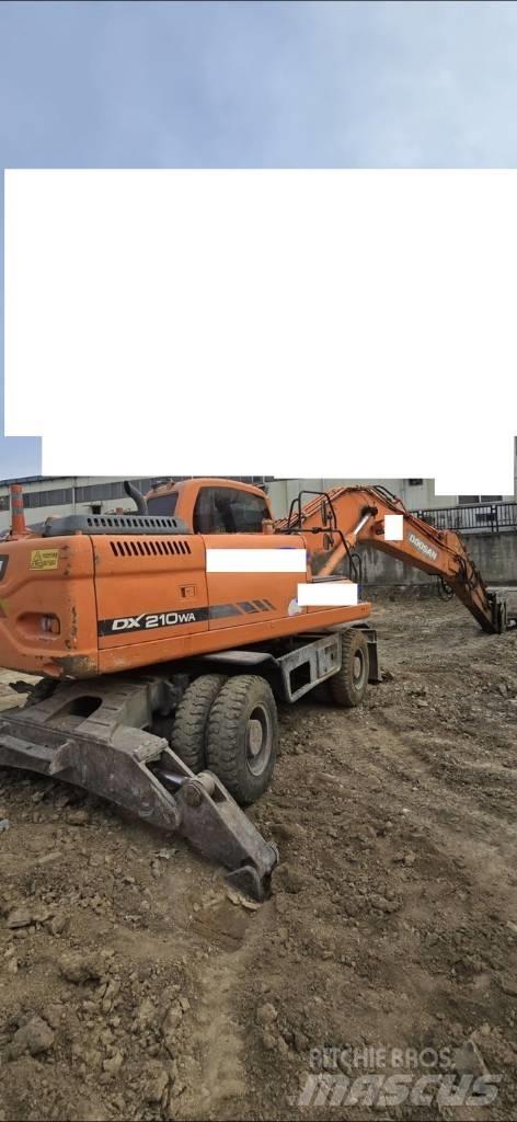 Doosan DX 210 W Колісні екскаватори