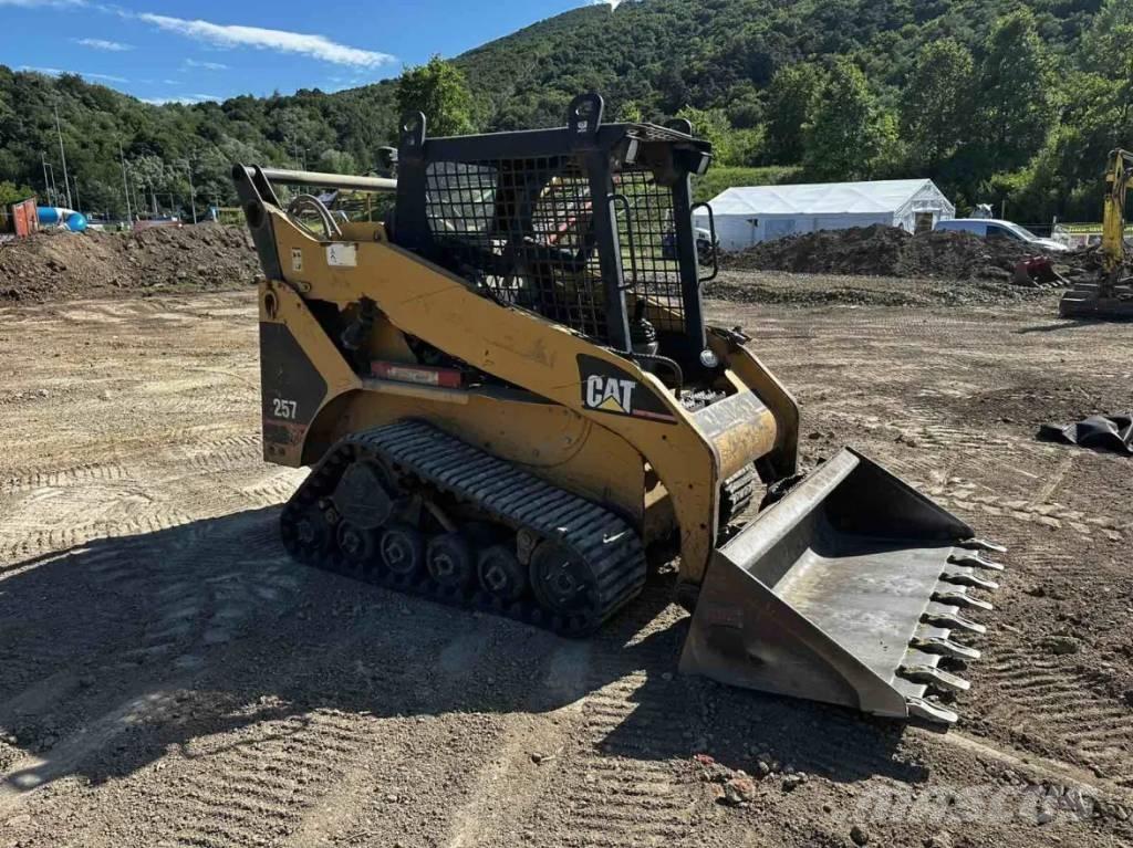 CAT 257 Гусеничні вантажники