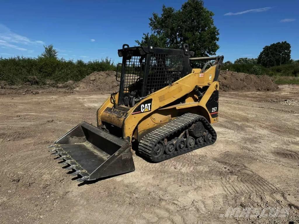 CAT 257 Гусеничні вантажники
