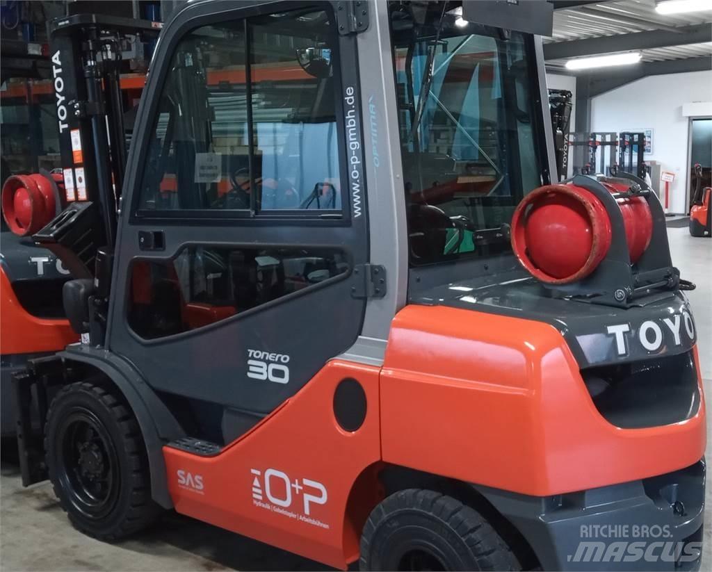 Toyota 02-8FGF30 Газові навантажувачі