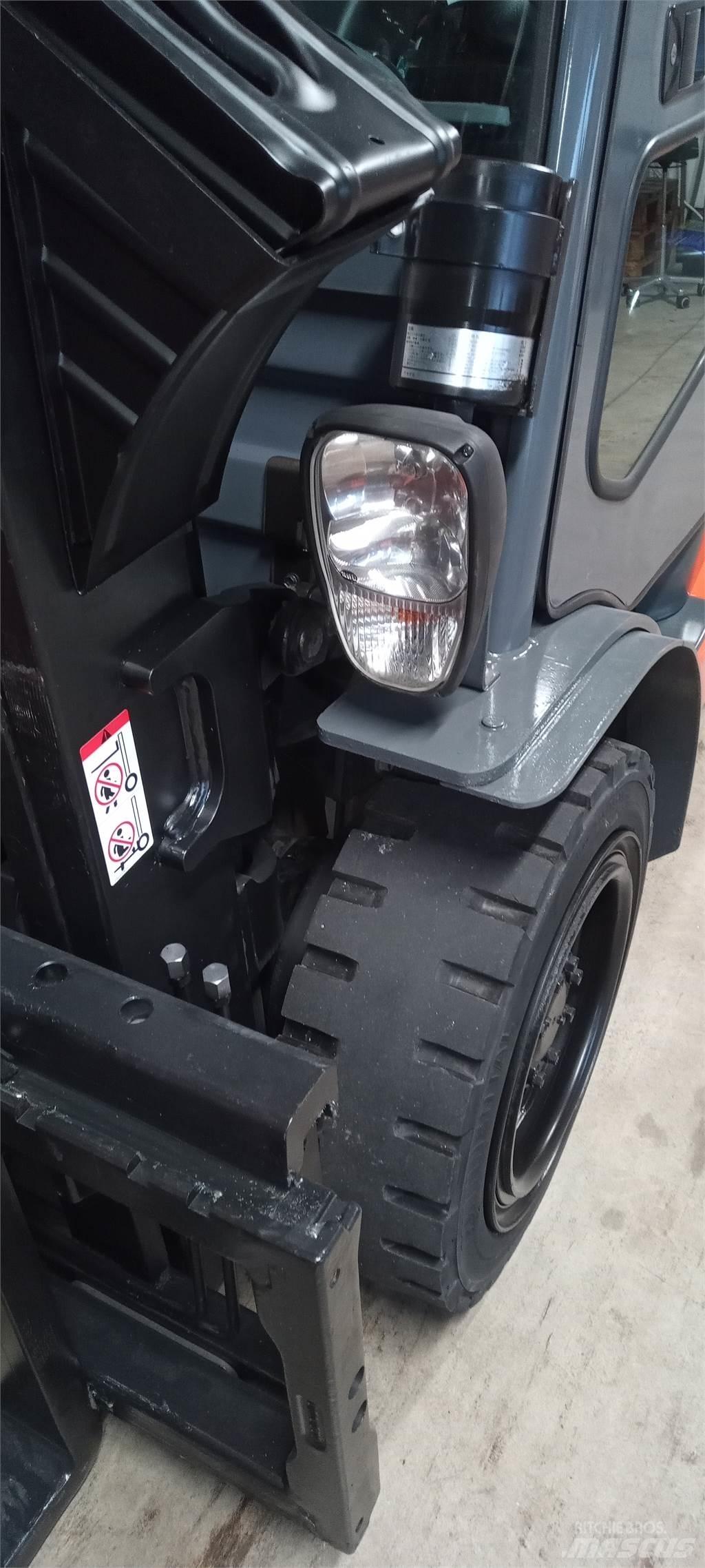 Toyota 02-8FGF30 Газові навантажувачі