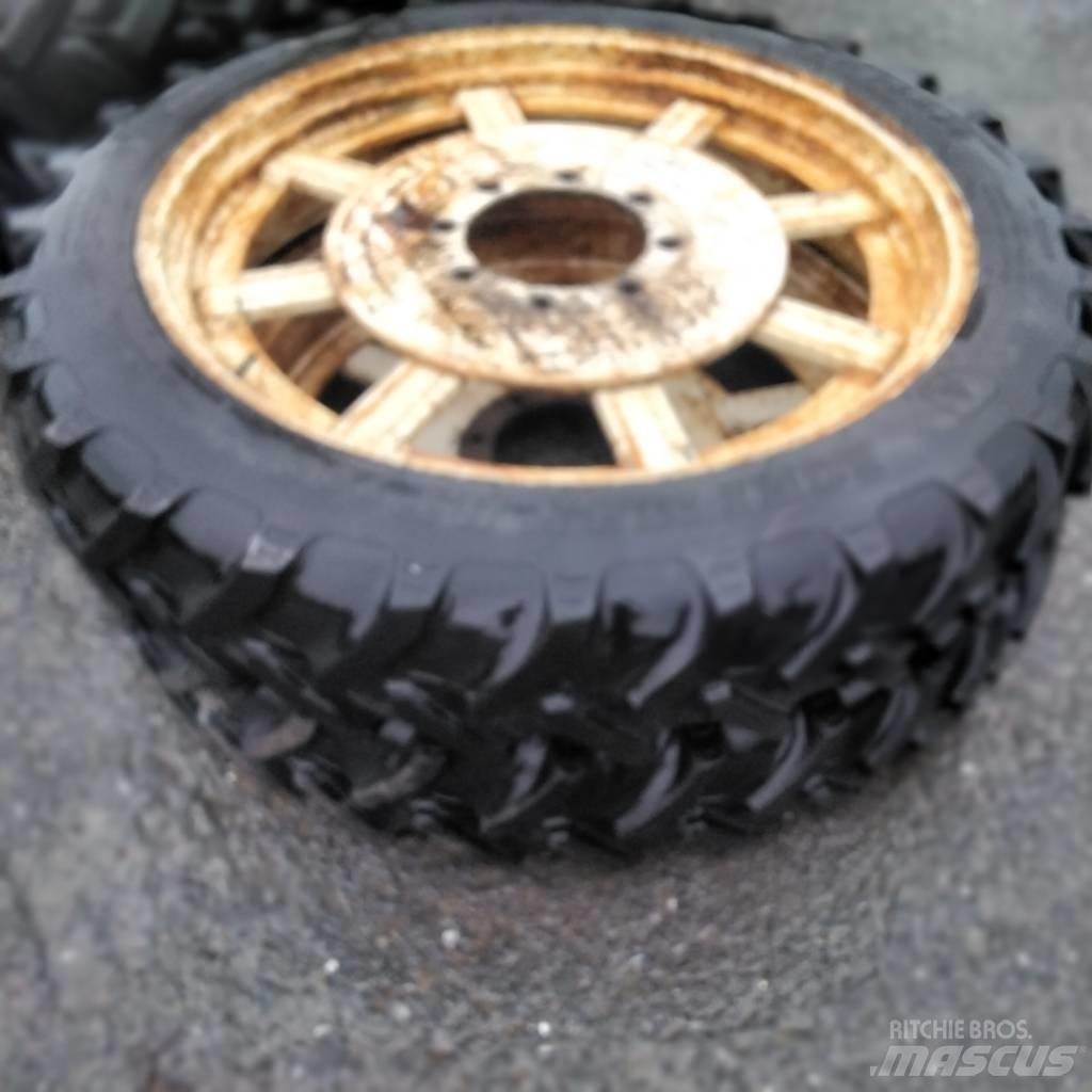 BKT 9.5R36 Колеса