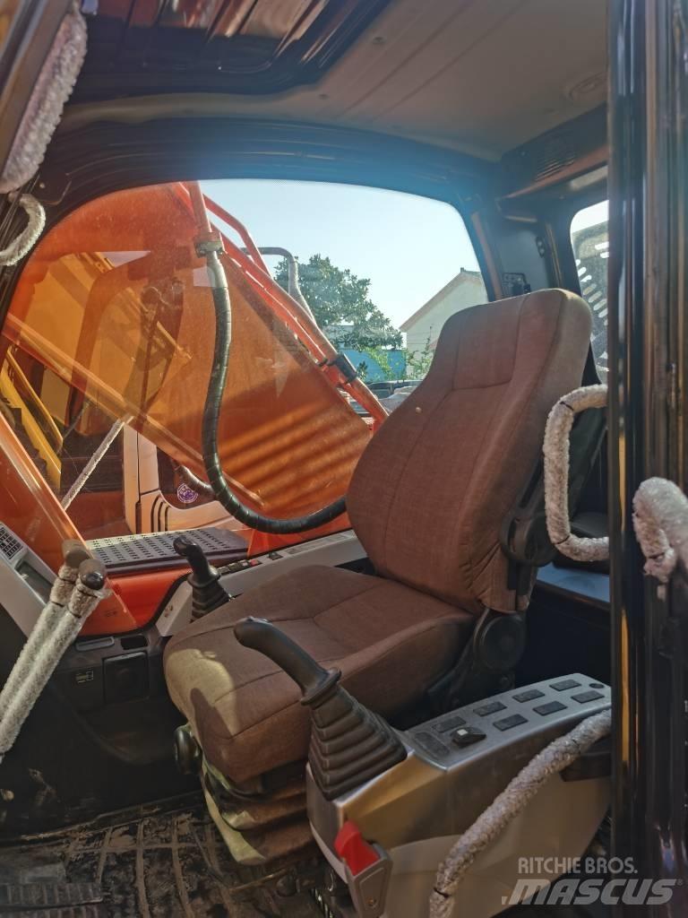 Doosan DX 225 LC Гусеничні екскаватори