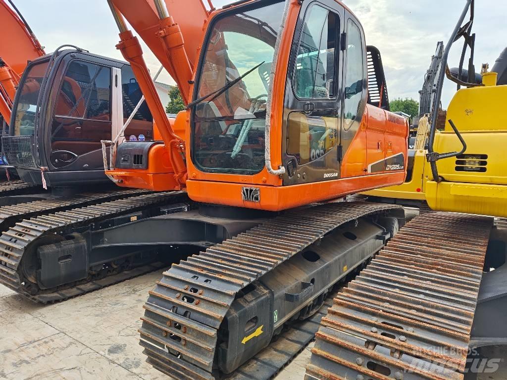 Doosan DX 225 LC Гусеничні екскаватори